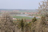 Kirschblüte und überschwemmte Altmühlwiesen | © Dr. Stefan Böger / Regierung von Mittelfranken