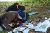 Gemeinsam tiefer in die Vielfalt der Bodenlebewesen eintauchen | © LBV Umweltstation Altmühlsee