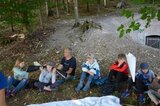 mit großen Ohren wie die der Fledermäuse hören | © LBV Umweltstation Altmühlsee