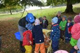 Kraeftig mit anpacken fuer Apfel-Birnensaft | © LBV Umweltstation Altmühlsee